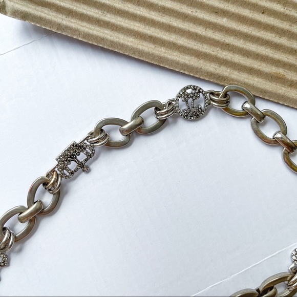 JUICY COUTURE Silver charmed toggle necklace. - Picture 6 of 7
